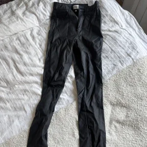 Svarta skinnbyxor från ONLY, S/36