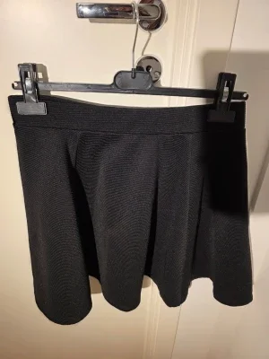 Svart minikjol från H&M