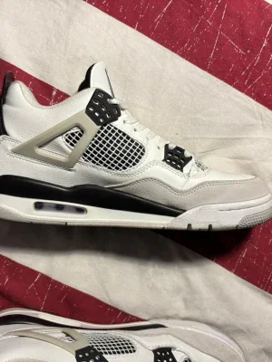 Vita Air Jordan 4 sneakers