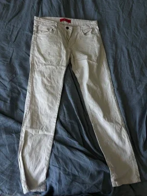 Beiga slim fit jeans från Zara Man