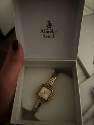 En elegant guld klocka ifrån Alberkts Guld