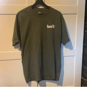 Levis T-shirt