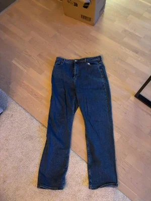 Blå raka jeans från ASOS DESIGN