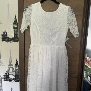Vit spetsklänning Tinsey Lace Dress