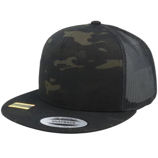 Yupoong - Camo trucker Kšiltovka - Black Multicam Trucker @ Hatstore