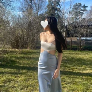 ASOS Design satinklänning