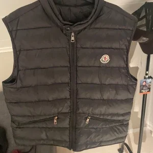 Moncler väst