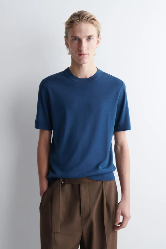 COS Men's T-Shirt I Stickad Merinoull in Blå