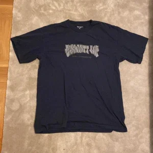 Mörkblå Carhartt T-shirt
