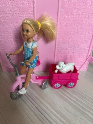 Docka med cykel och hundvagn