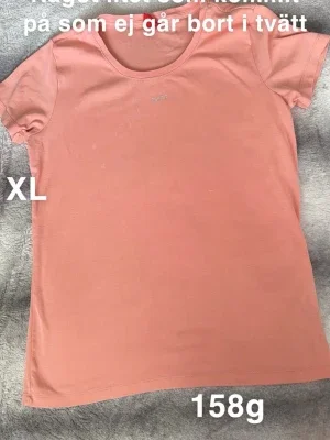 Aprikos färgad t-shirt från Esprit XL