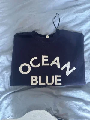 Mörkblå sweatshirt OCEAN BLUE