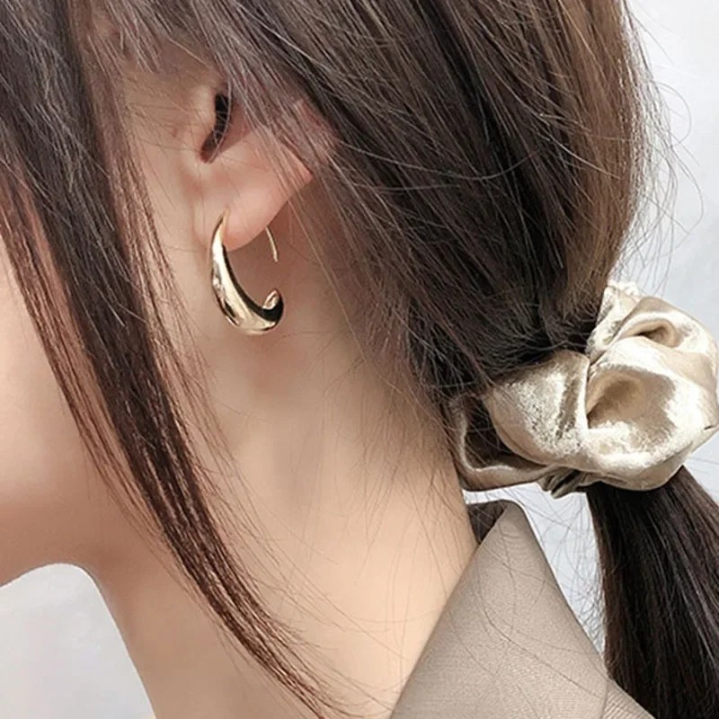 AliExpress - XIYANIKE Silberfarbene Ohrstecker für Damen, französischer trendiger vergoldeter C-förmiger Ohrring, Brautschmuck, verhindert Allergien