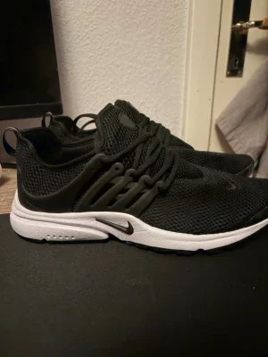 Nike Air Presto svarta sneakers