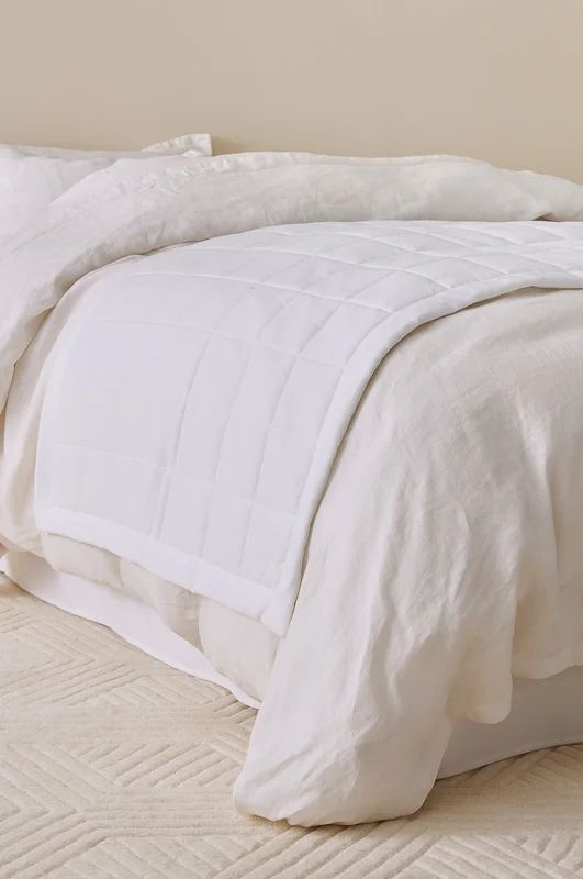 Jotex - Sengetæppe i Hotelstil 45 Cm Polyester Hvid Ensfarvet LINDEN Køb Sengetæpper hos Jotex