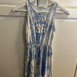Blå och vit klänning från H&M