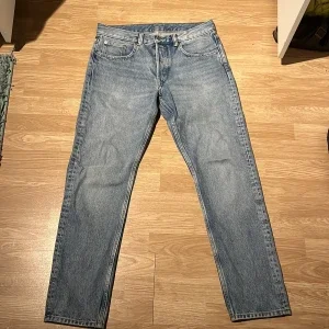 Blå jeans från arket