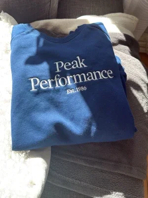 Blå sweatshirt från Peak Performance