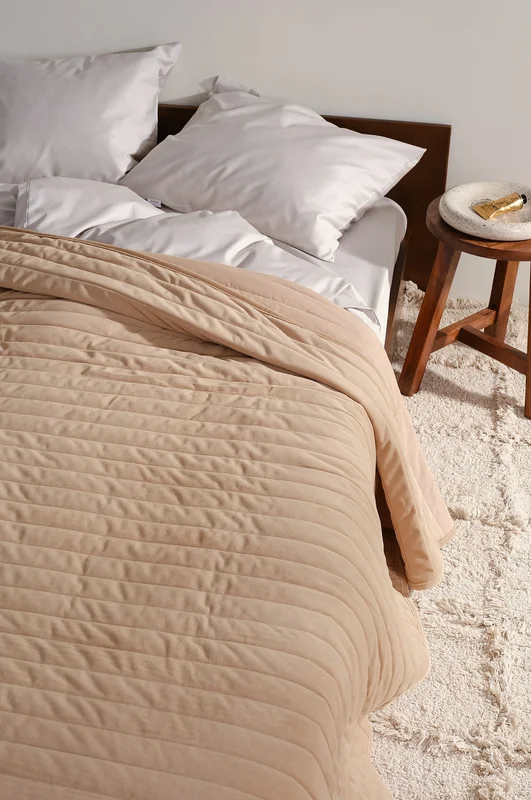Jotex - Sprei Van Velvet Beige Beige - GURI - Koop Spreien bij Jotex