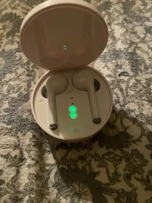 Vita trådlösa in-ear hörlurar