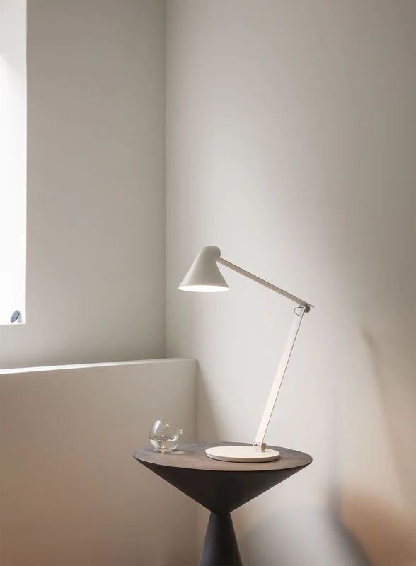 Louis Poulsen NJP bordlampe 3000K - hvit
