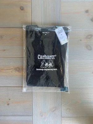 Svart Carhartt T-shirt – Helt ny! Ekologisk bomull ️