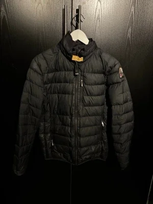 Svart dunjacka från Parajumpers