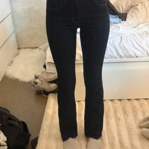 Levi's 725 High Rise Bootcut Jeans
