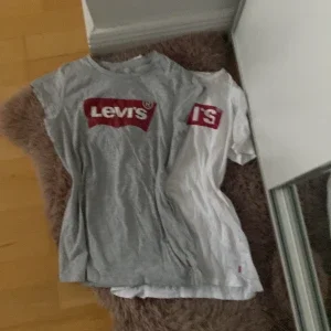 Levis T-shirt