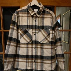 Rutig overshirt i beige och svart