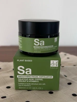Dr Botanicals ansiktsskrubb 30ml