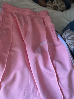 Rosa mjukisshorts från Palm Angels
