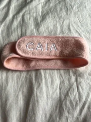 Rosa hårband från CAIA