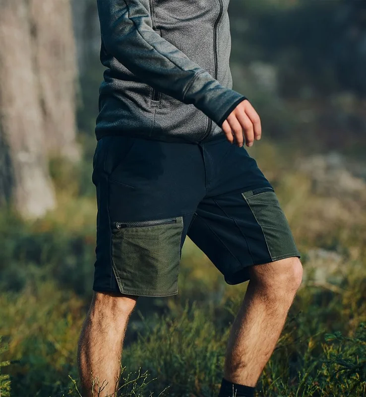 Fristads Outdoor Herr Carbon friluftsshorts semistretch, Militärgrön/Svart