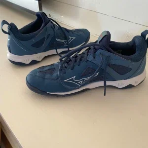 Blå sneakers från Mizuno