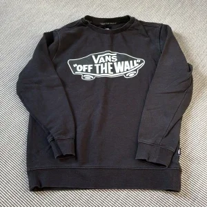 Vans - Svart junior sweatshirt från Vans Off The Wall