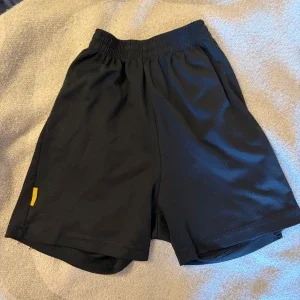 Svarta träningsshorts