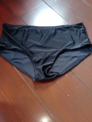 Svarta bikinitrosor