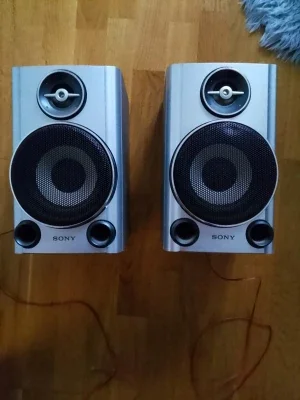 Högtalare Sony bra bas, bra diskanter