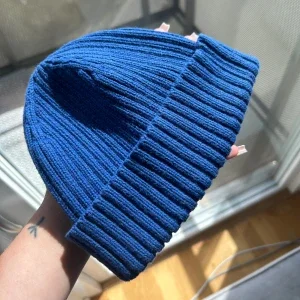 Blå Mössa från ARKET