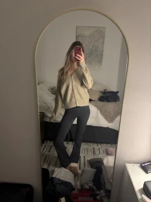 Beige kofta från Almada