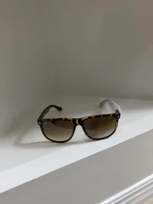 Rayban boufriend solglasögon