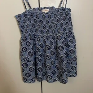 Blå mönstrat linne Gina Tricot