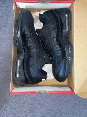 Nike Air Max 95 Triple Black sneakers