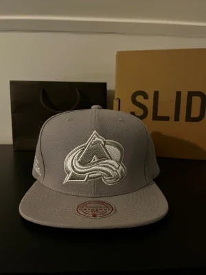 Grå keps Mitchell & Ness