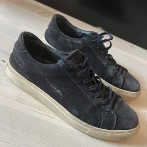 Mörkblå sneakers från Garment Project