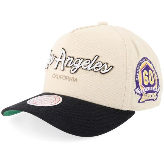 Mitchell & Ness - NBA Beige adjustable Czapka Z Daszkiem - Los Angeles Lakers Script 2.0 Pro Crown Sand/Black/Green A-frame Adjustable @ Hatstore