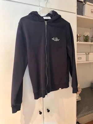 Mörkblå zip-hoodie Les Deux
