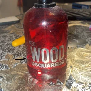 Red Wood parfym från DSQUARED2
