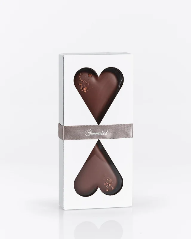 Marcipan hjerter med chokolade og hindbærdrys